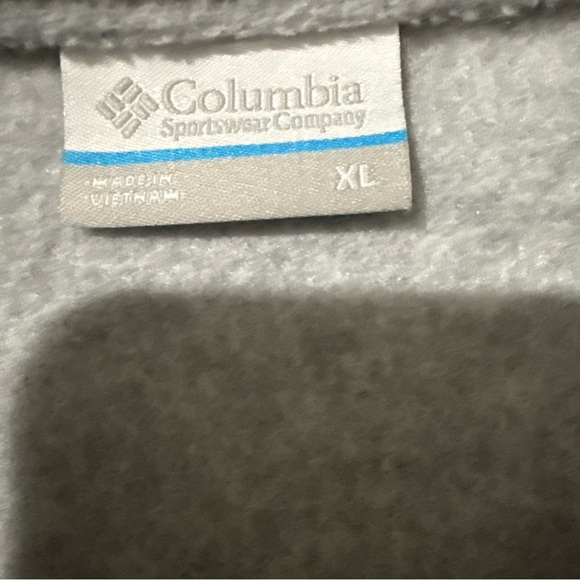 Columbia women’s Gray Fleece Jacket - Picture 3 of 3